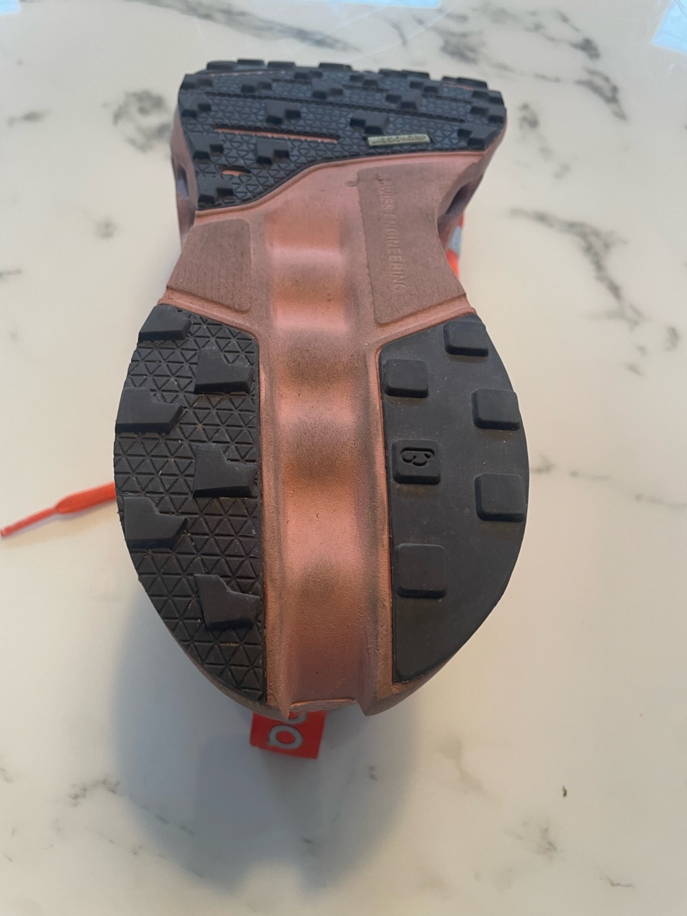 On Cloud Running Women’s size 9 Sneakers w/reflective details - Picture 3 of 5